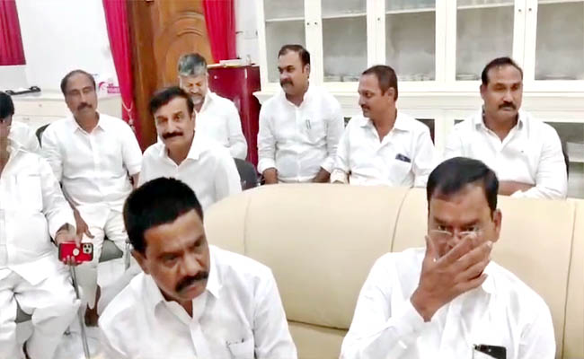 KCR Meeting With BRS MLAs In His Farm House Photos - Sakshi9