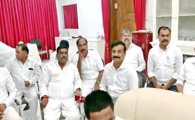 KCR Meeting With BRS MLAs In His Farm House Photos - Sakshi10