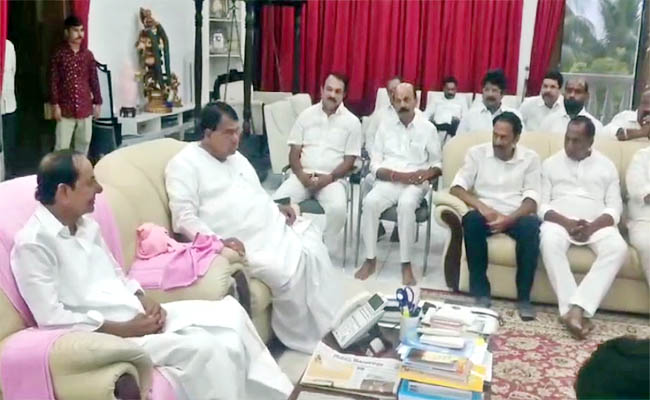 KCR Meeting With BRS MLAs In His Farm House Photos - Sakshi13