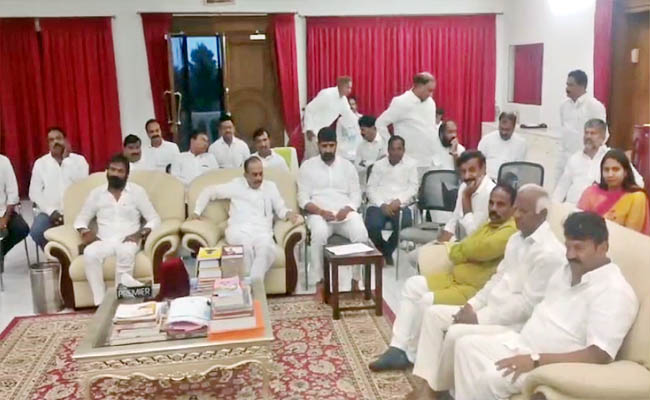 KCR Meeting With BRS MLAs In His Farm House Photos - Sakshi17