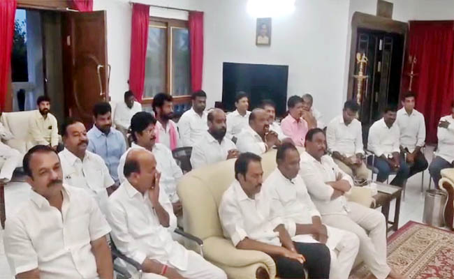 KCR Meeting With BRS MLAs In His Farm House Photos - Sakshi19