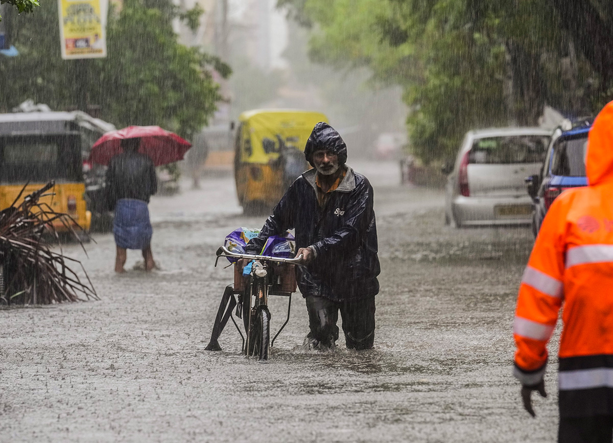 Cyclone Michaung As Rain Floods Chennai - Sakshi38