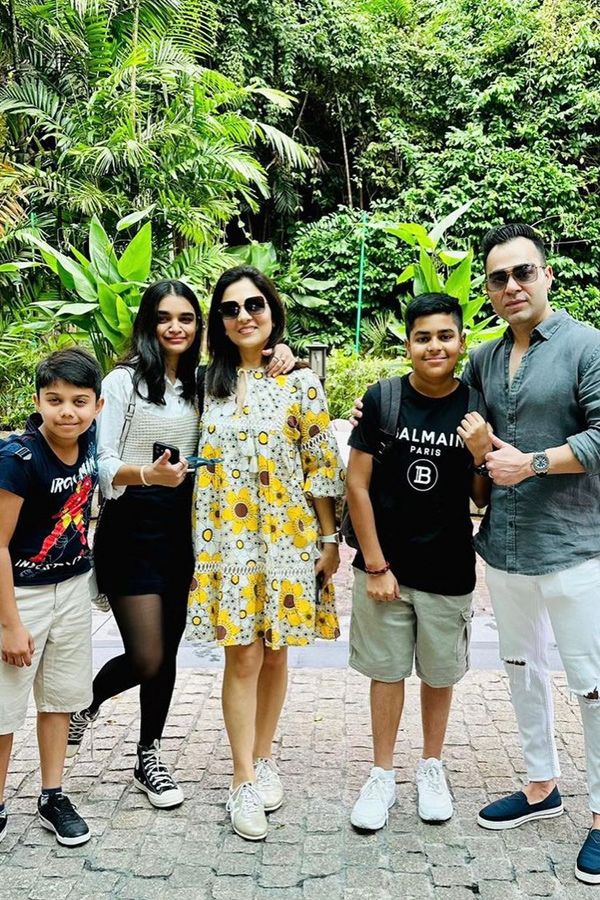 Virat Kohlis Brother Vikas Kohli And Wife Chetna Family Photos - Sakshi4