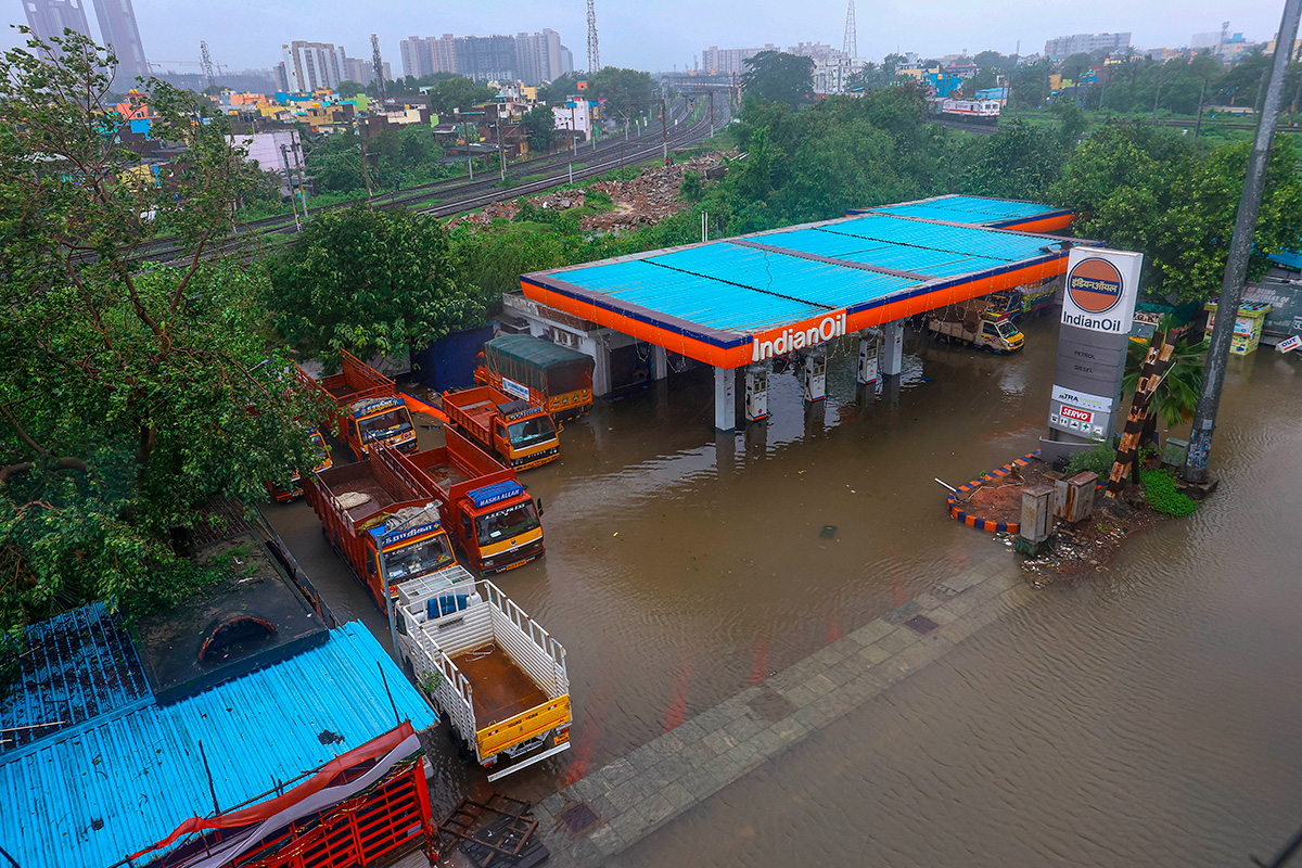 Cyclone Michaung As Rain Floods Chennai - Sakshi11