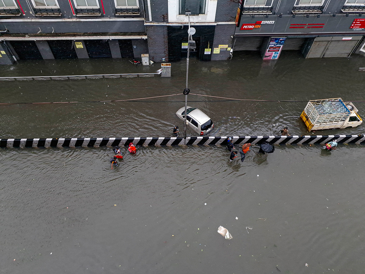 Cyclone Michaung As Rain Floods Chennai - Sakshi15