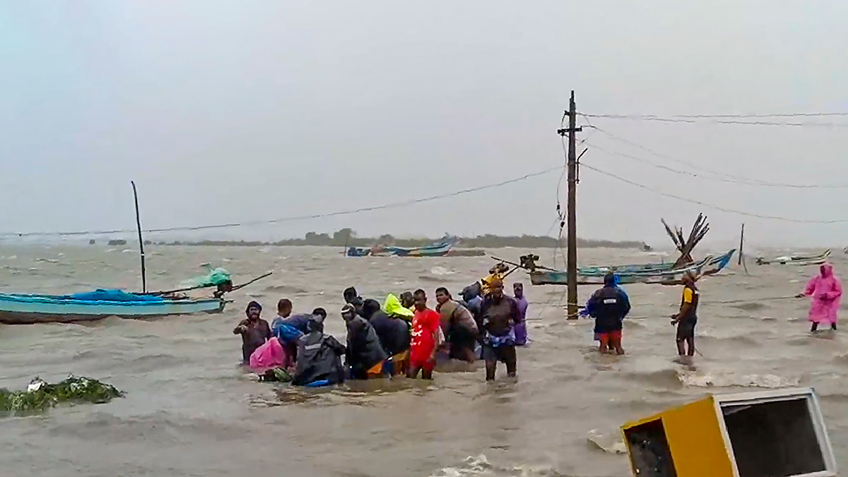 Cyclone Michaung As Rain Floods Chennai - Sakshi4