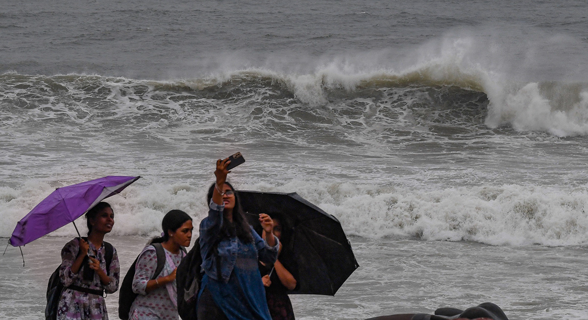 Cyclone Michaung Effect heavy rains in andhra pradesh photos - Sakshi17