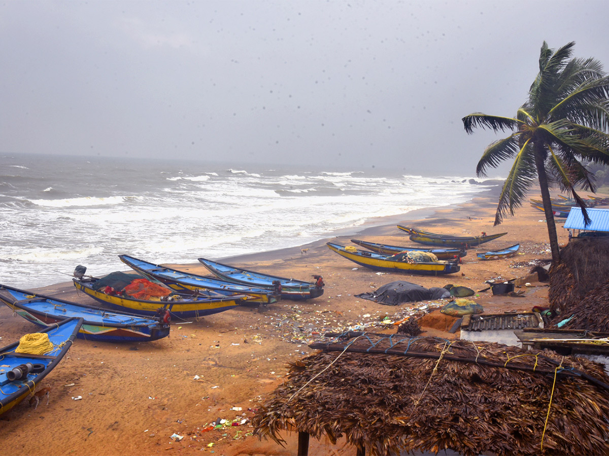 Cyclone Effect In Andhra Pradesh Photos - Sakshi37