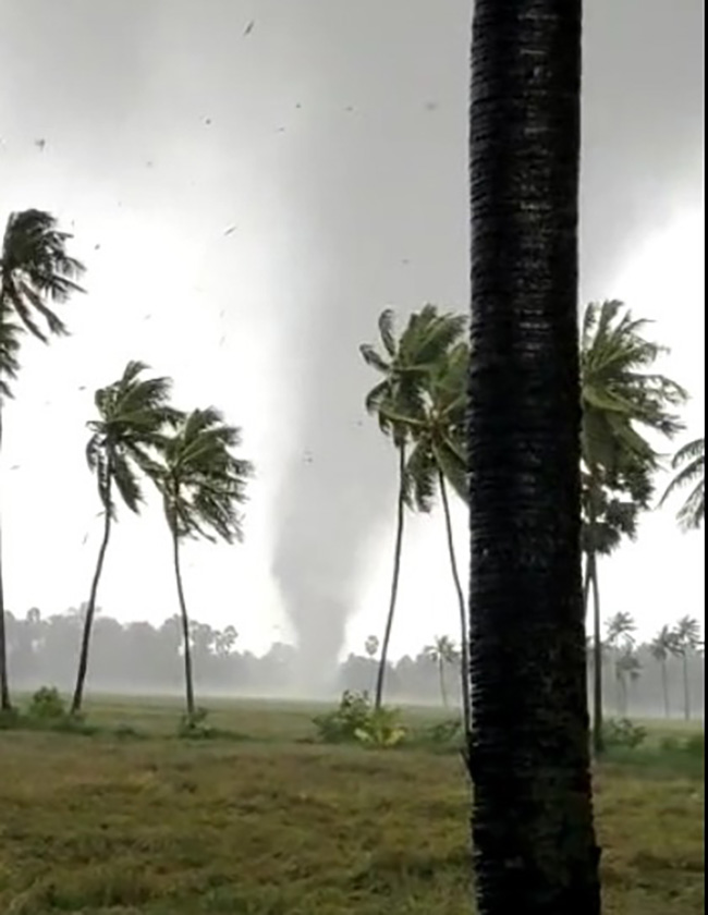 Cyclone Effect In Andhra Pradesh Photos - Sakshi20