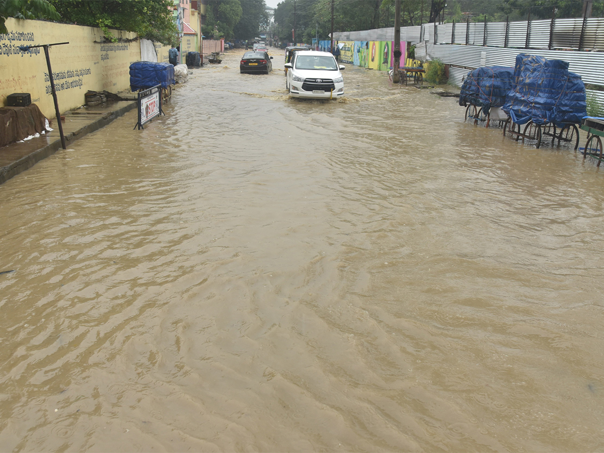 Cyclone Effect In Andhra Pradesh Photos - Sakshi10