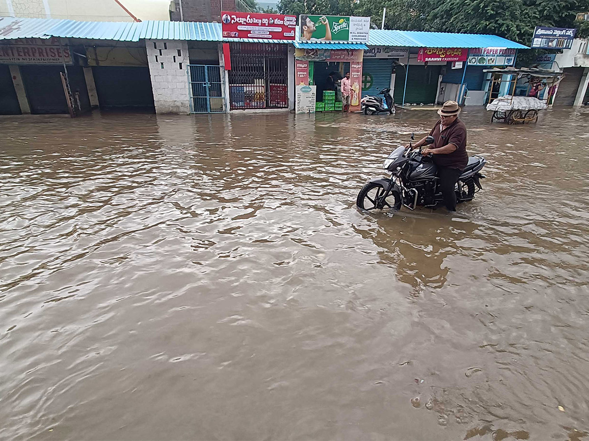 Cyclone Effect In Andhra Pradesh Photos - Sakshi12