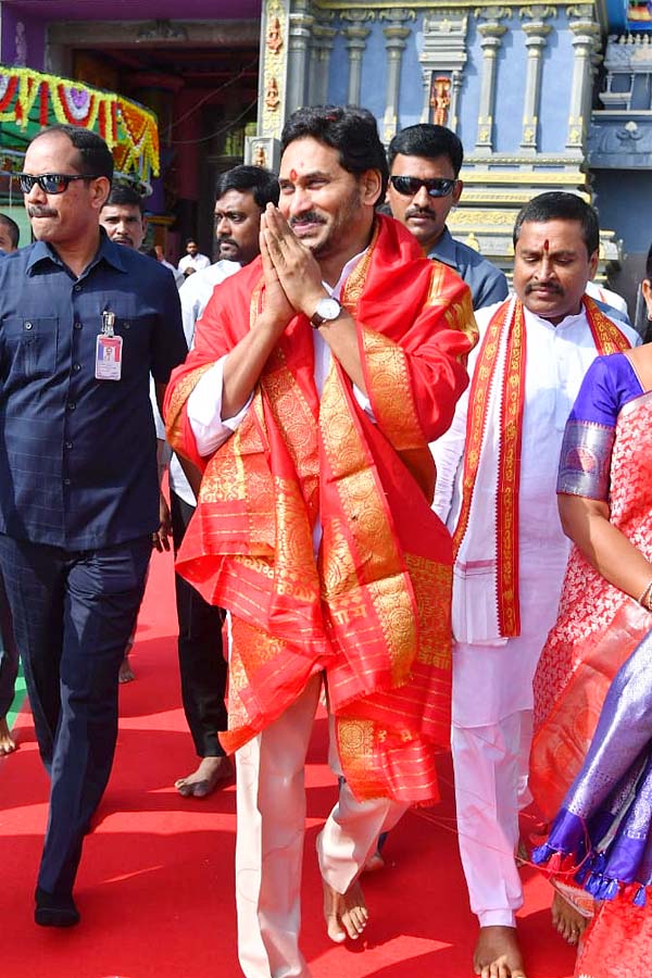 AP CM YS Jagan Laid Foundation Stone For New Temples Vijayawada Photos - Sakshi2