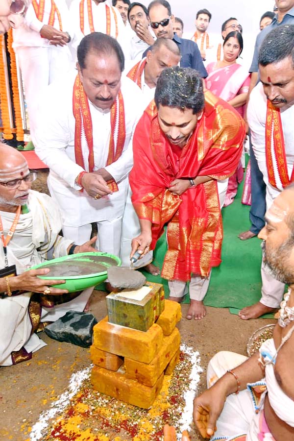 AP CM YS Jagan Laid Foundation Stone For New Temples Vijayawada Photos - Sakshi15