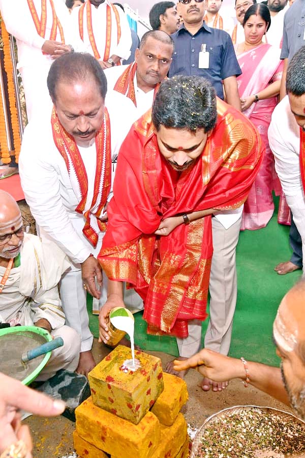 AP CM YS Jagan Laid Foundation Stone For New Temples Vijayawada Photos - Sakshi16