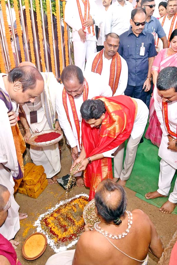 AP CM YS Jagan Laid Foundation Stone For New Temples Vijayawada Photos - Sakshi17