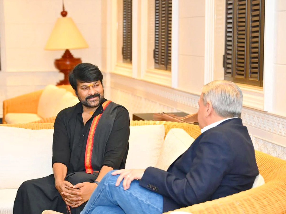 Netflix CEO Meets Chiranjeevi and Ram Charan Photos - Sakshi3