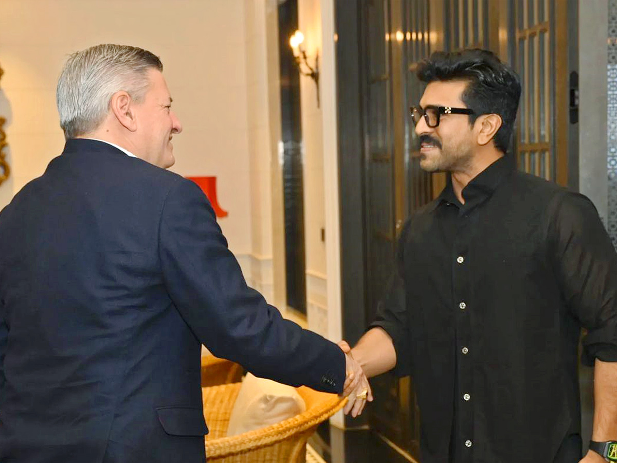 Netflix CEO Meets Chiranjeevi and Ram Charan Photos - Sakshi4