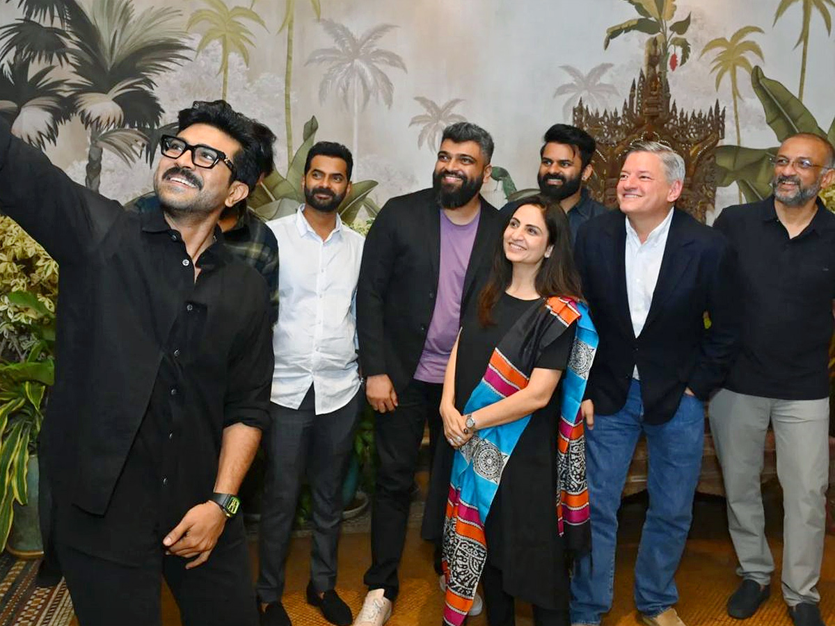 Netflix CEO Meets Chiranjeevi and Ram Charan Photos - Sakshi9