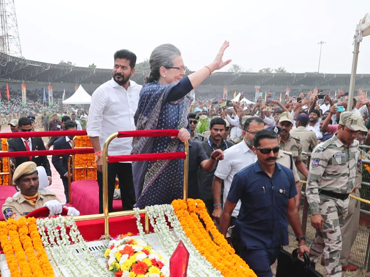 Revanth Reddy Sworn in as Chief Minister of Telangana at LB Stadium Photos - Sakshi2