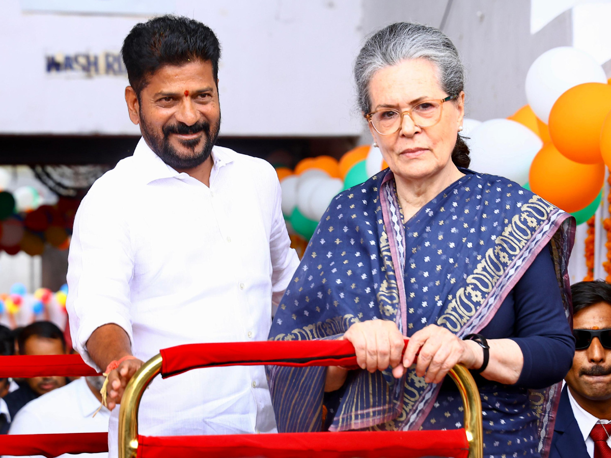 Revanth Reddy Sworn in as Chief Minister of Telangana at LB Stadium Photos - Sakshi13