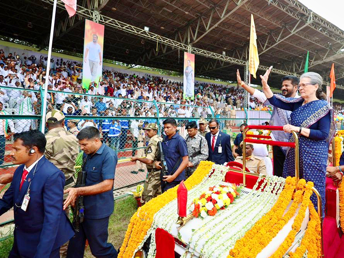 Revanth Reddy Sworn in as Chief Minister of Telangana at LB Stadium Photos - Sakshi9