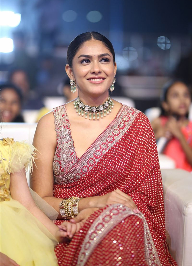 Actress Mrunal Thakur Pictures - Sakshi12