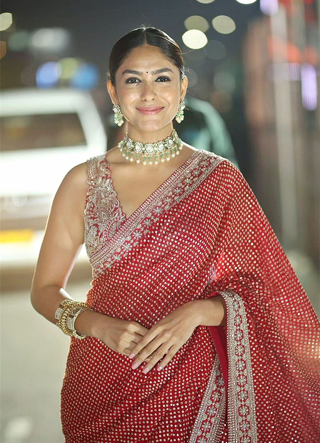 Actress Mrunal Thakur Pictures - Sakshi2