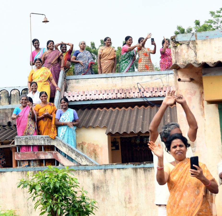 AP CM YS Jagan visit to Bapatla Photos - Sakshi2