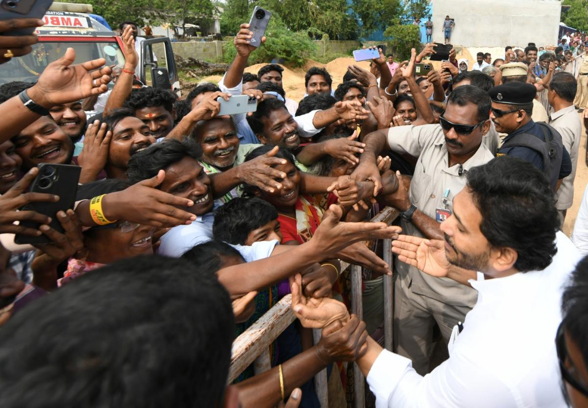 AP CM YS Jagan visit to Bapatla Photos - Sakshi17