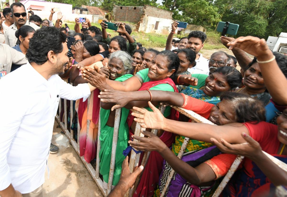 AP CM YS Jagan visit to Bapatla Photos - Sakshi19