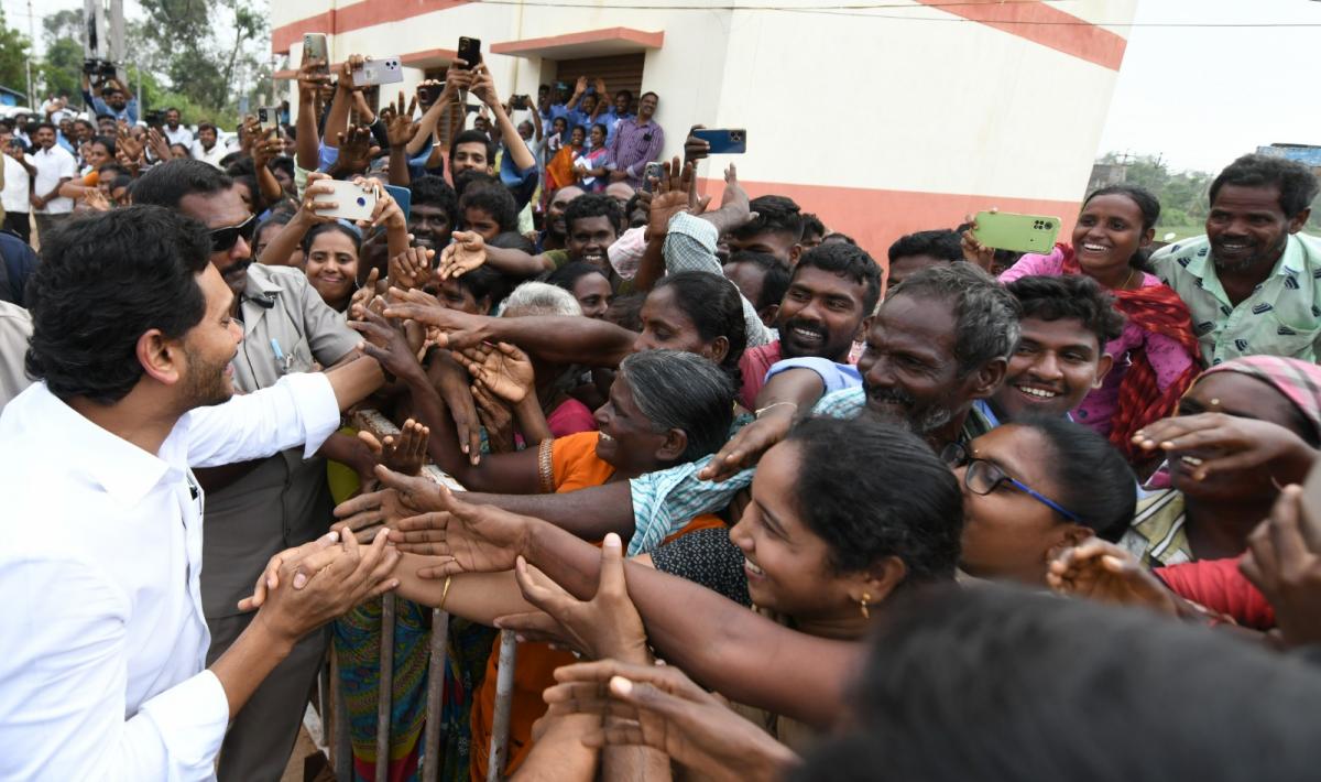 AP CM YS Jagan visit to Bapatla Photos - Sakshi38