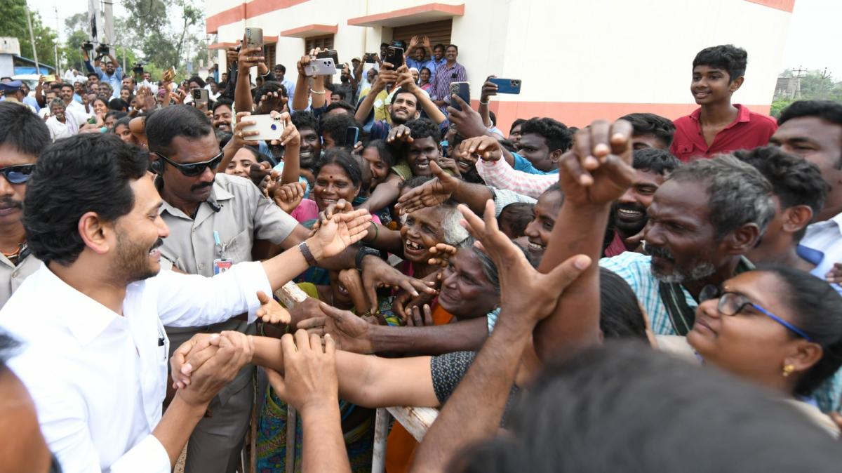 AP CM YS Jagan visit to Bapatla Photos - Sakshi41