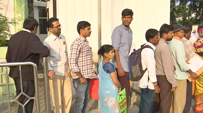 People Queued Up For Praja Darbar Under Congress Government - Sakshi22