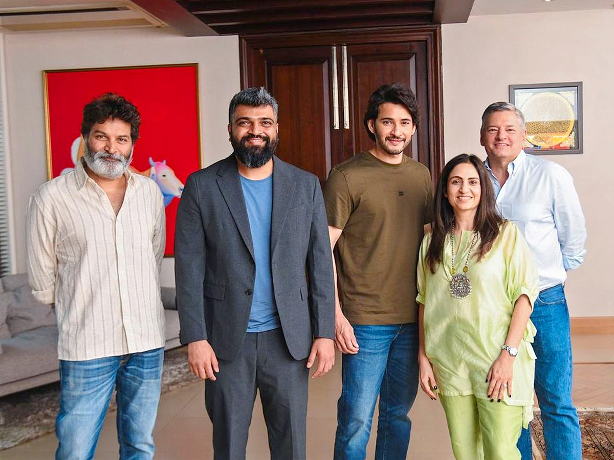 Allu Arjun, Mahesh Babu and Prabhas meet Netflix CEO Ted Sarandos Photos - Sakshi8