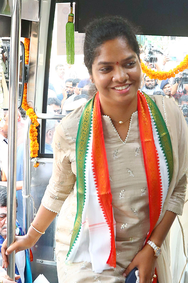 CM Revanth Reddy Launched Free Bus Services For Women Photos - Sakshi18