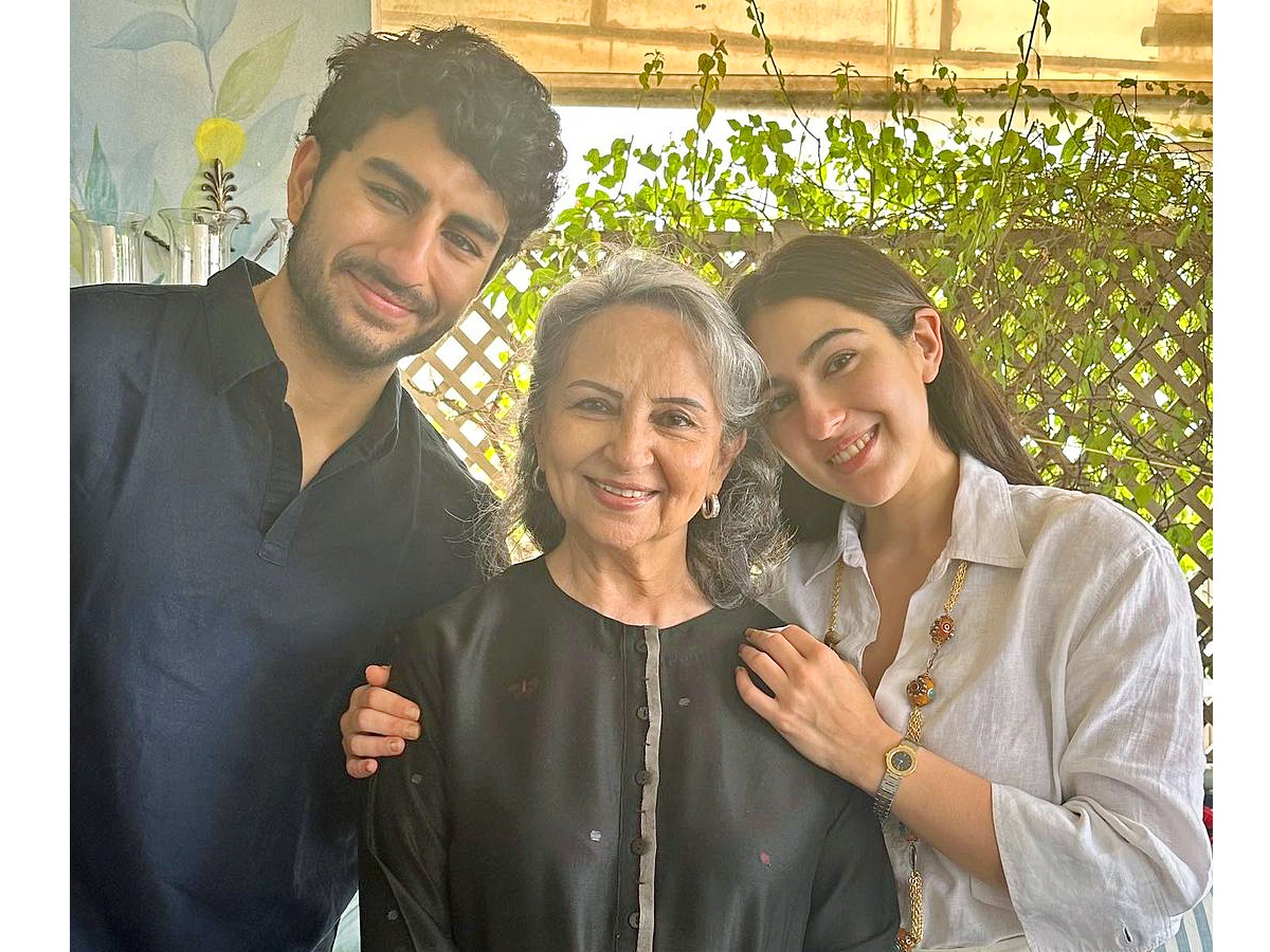 Sharmila Tagore celebrates 79th birthday with Saif-Kareena, Sara and family photos - Sakshi3