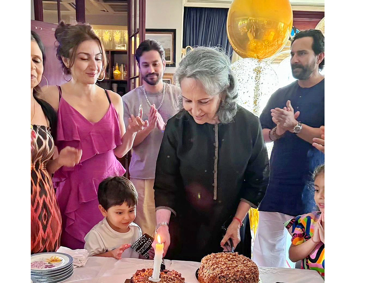 Sharmila Tagore celebrates 79th birthday with Saif-Kareena, Sara and family photos - Sakshi1