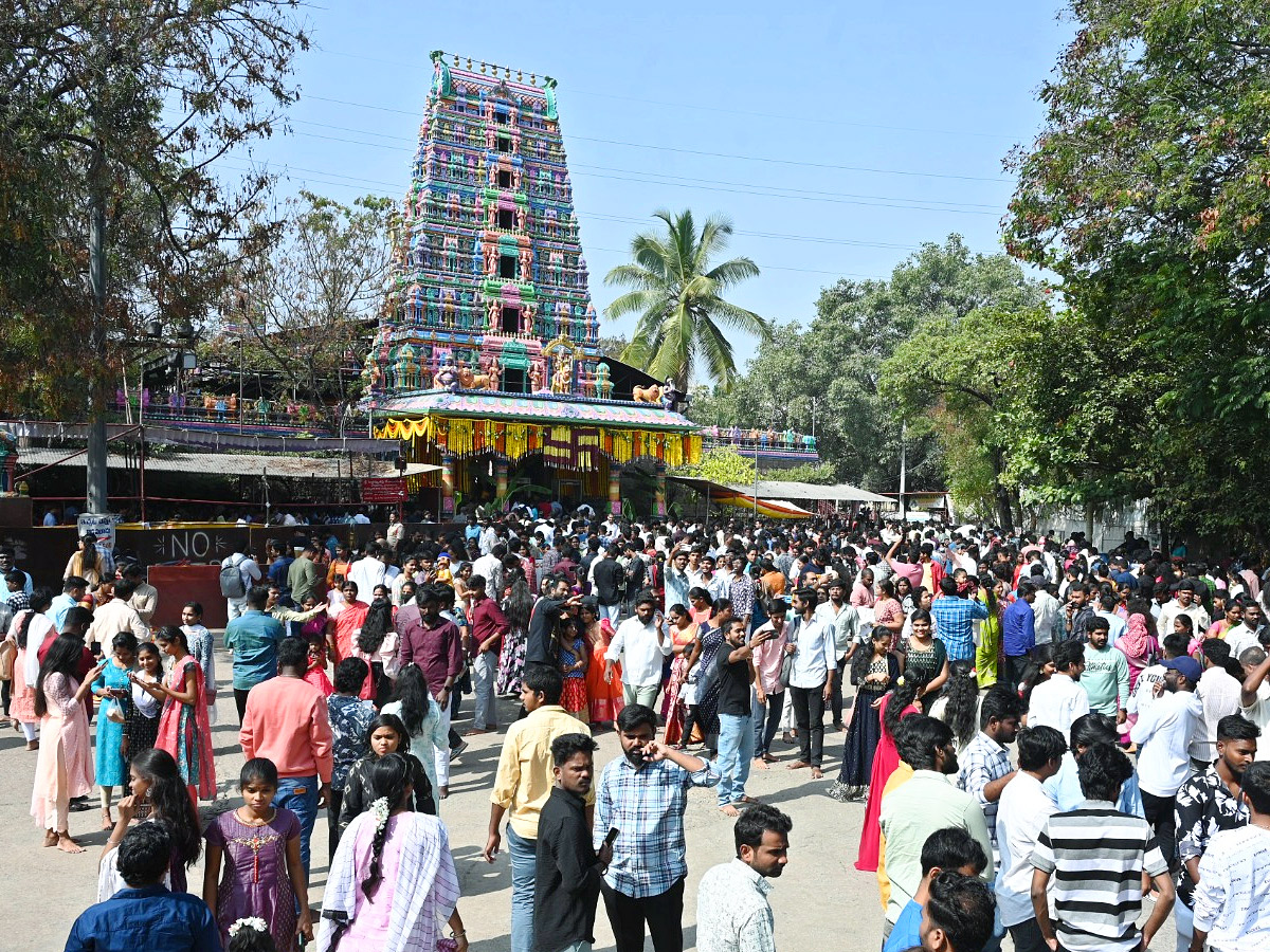 Huge Rush At Temples Due To New Year Photos - Sakshi2