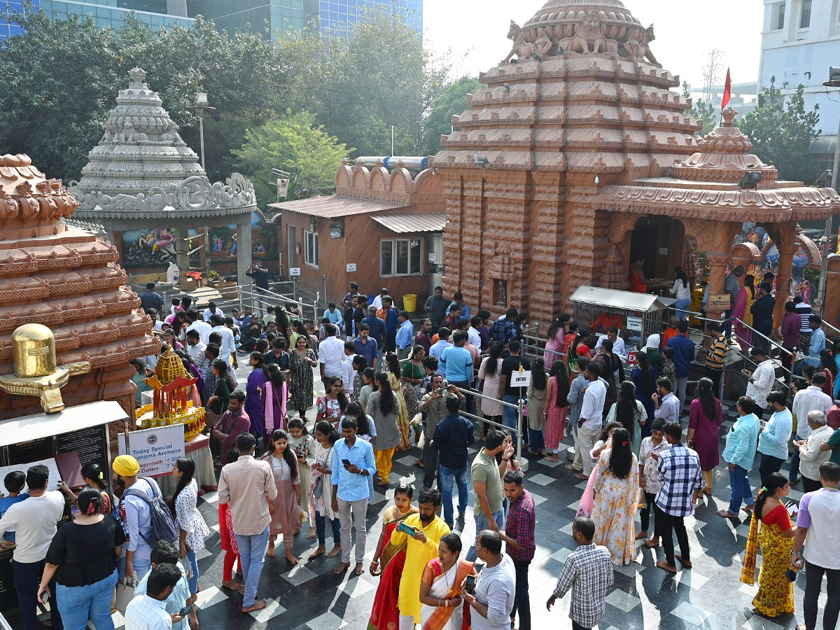 Huge Rush At Temples Due To New Year Photos - Sakshi20