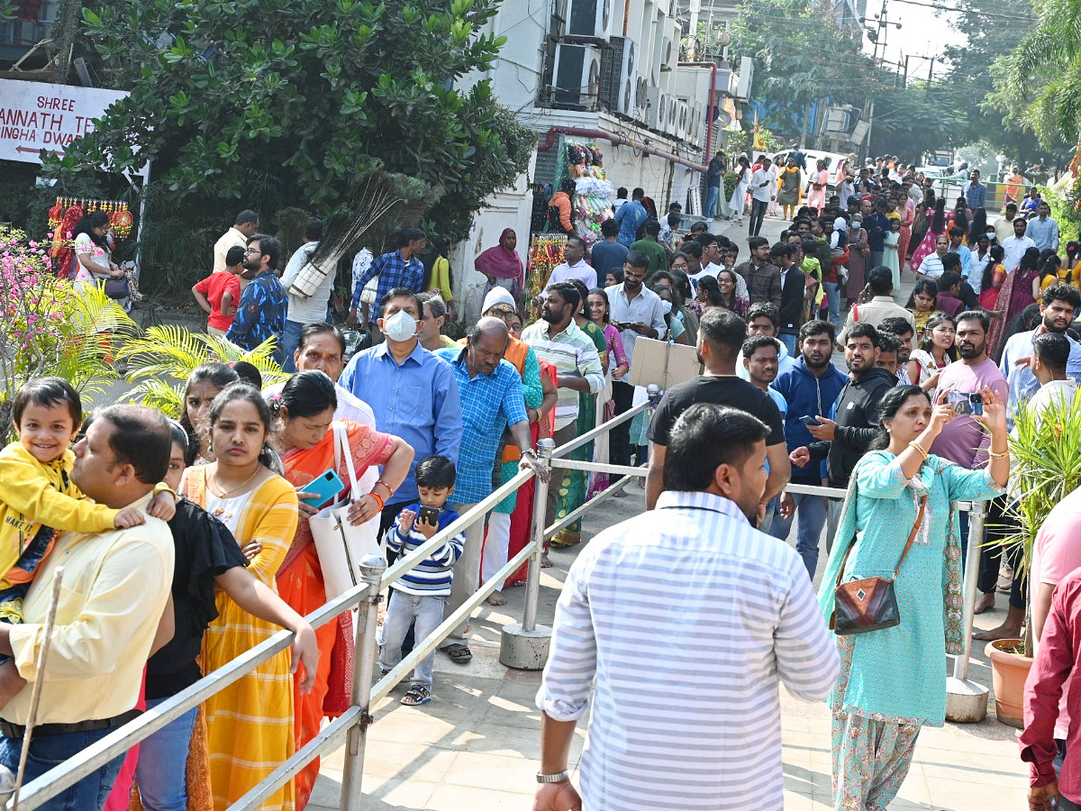 Huge Rush At Temples Due To New Year Photos - Sakshi25