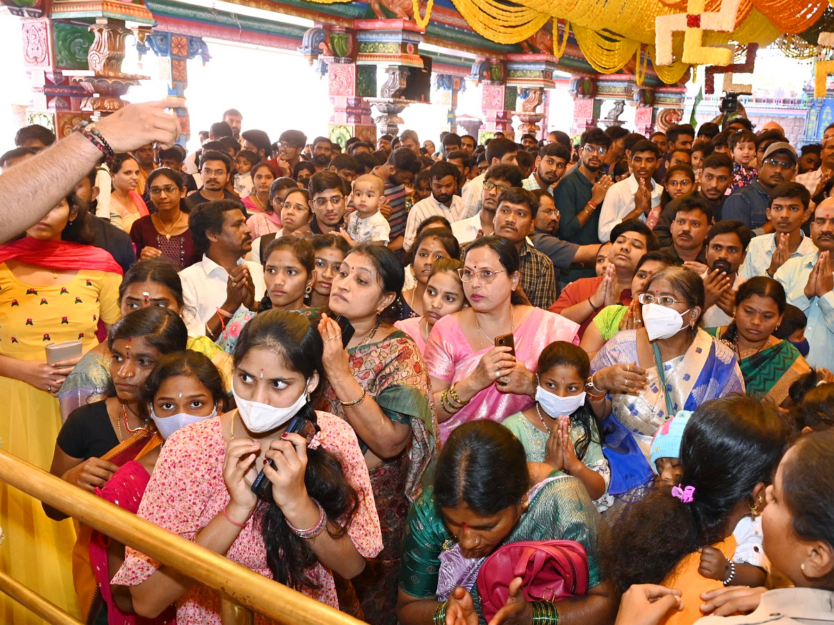 Huge Rush At Temples Due To New Year Photos - Sakshi6