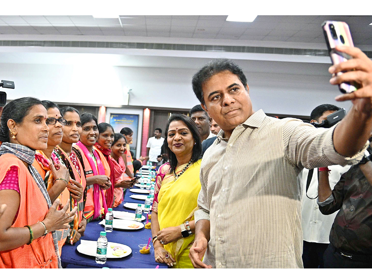 MLA KTR Lunch With GHMC Workers At Telangana Bhavan Hyderabad Photos - Sakshi4