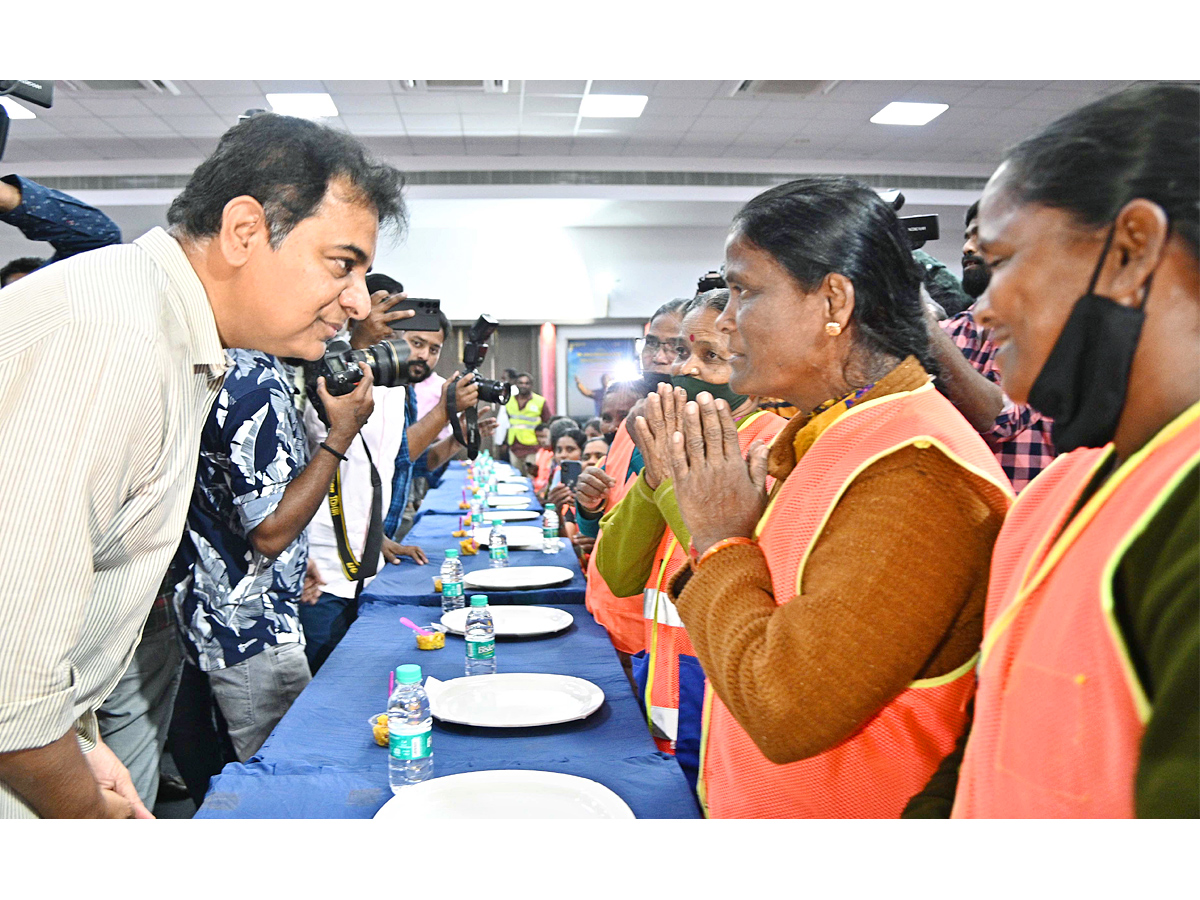 MLA KTR Lunch With GHMC Workers At Telangana Bhavan Hyderabad Photos - Sakshi7