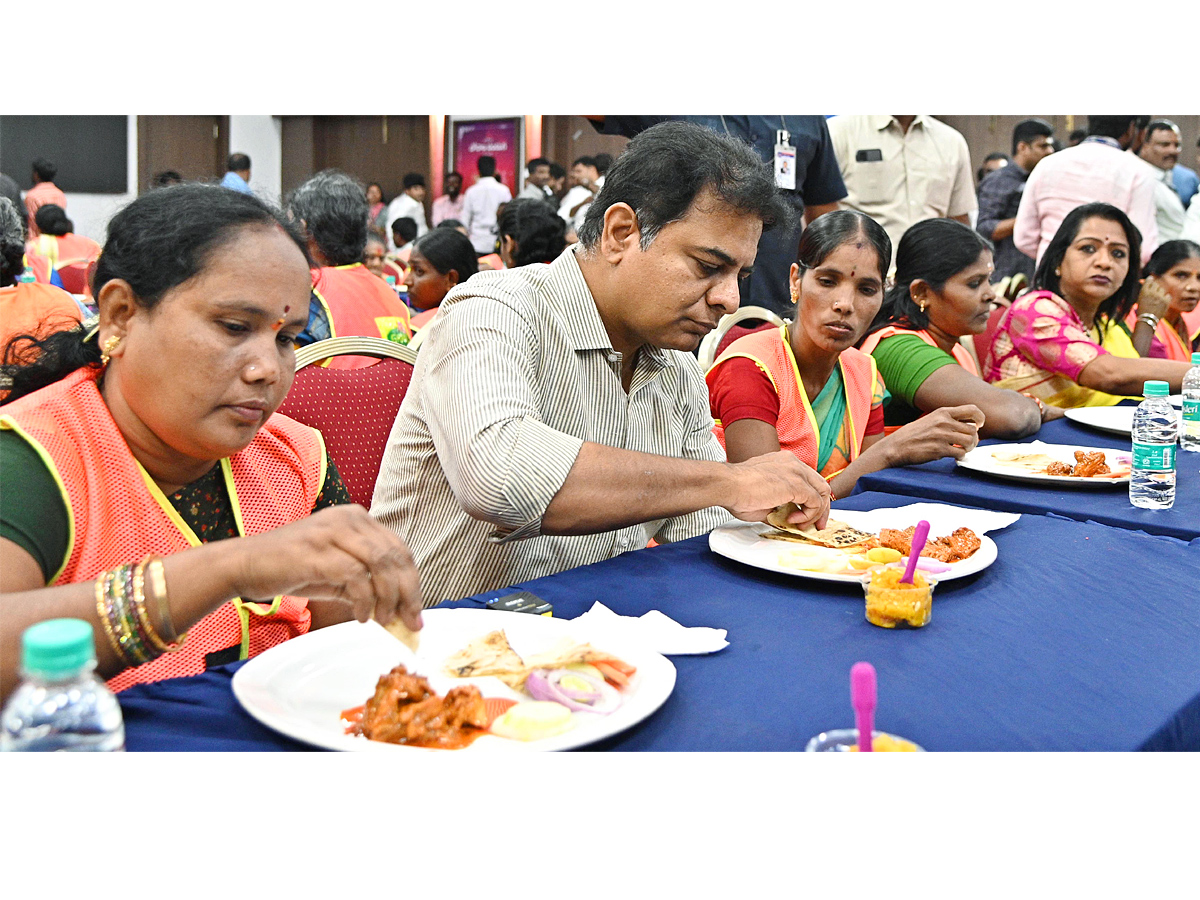 MLA KTR Lunch With GHMC Workers At Telangana Bhavan Hyderabad Photos - Sakshi9