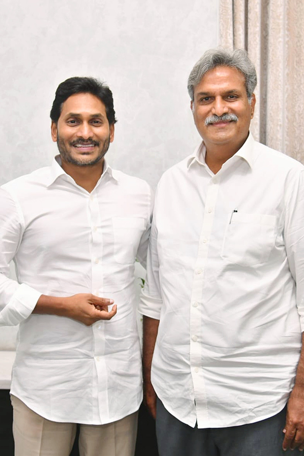 Kesineni Nani Meets CM YS Jagan Photos - Sakshi5