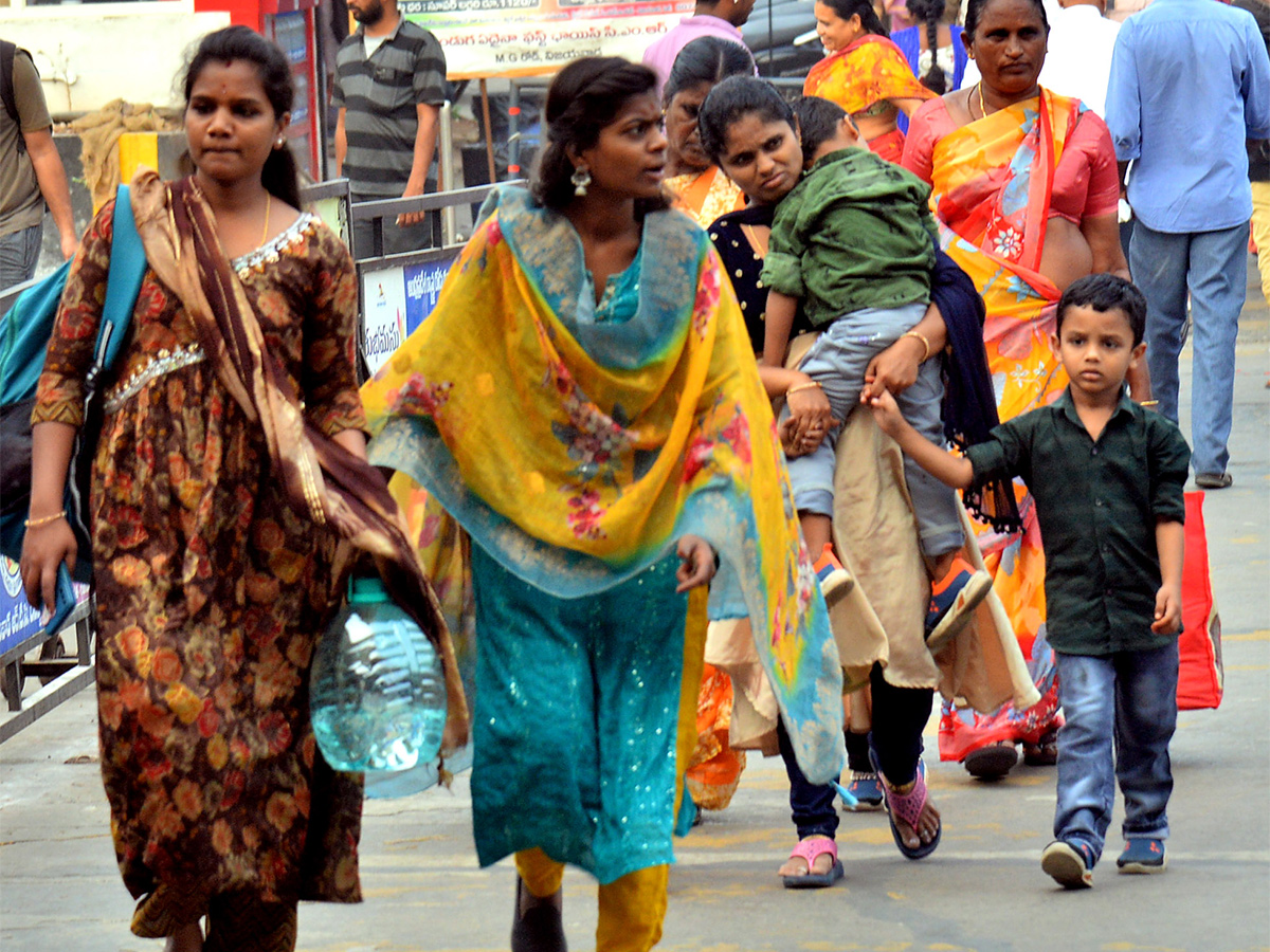 City People Leaving For Home For Sankranti - Sakshi18