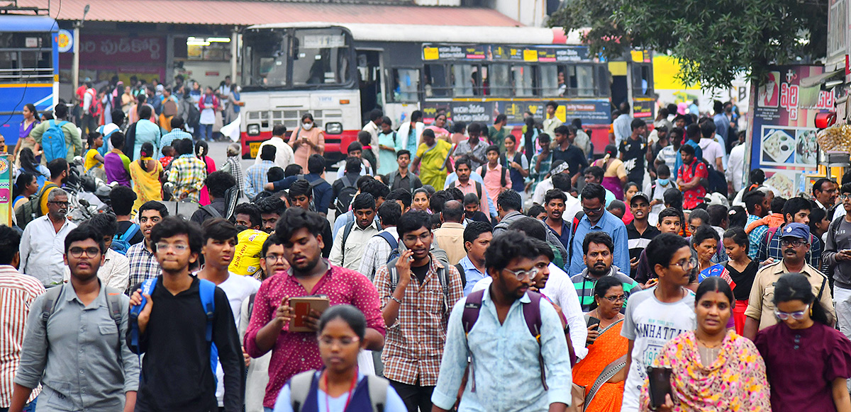 City People Leaving For Home For Sankranti - Sakshi35