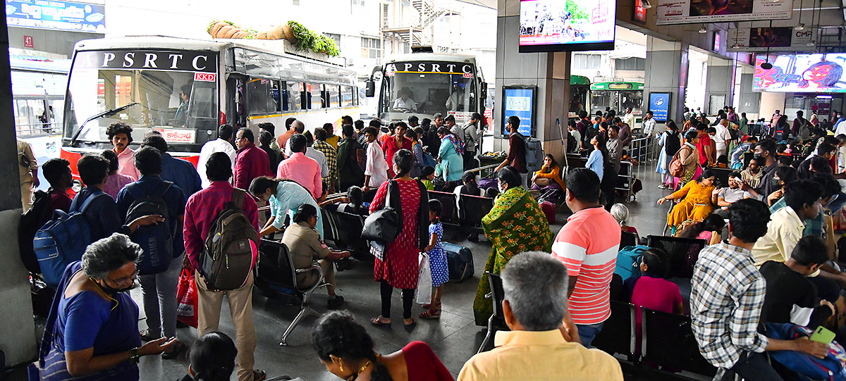 City People Leaving For Home For Sankranti - Sakshi37