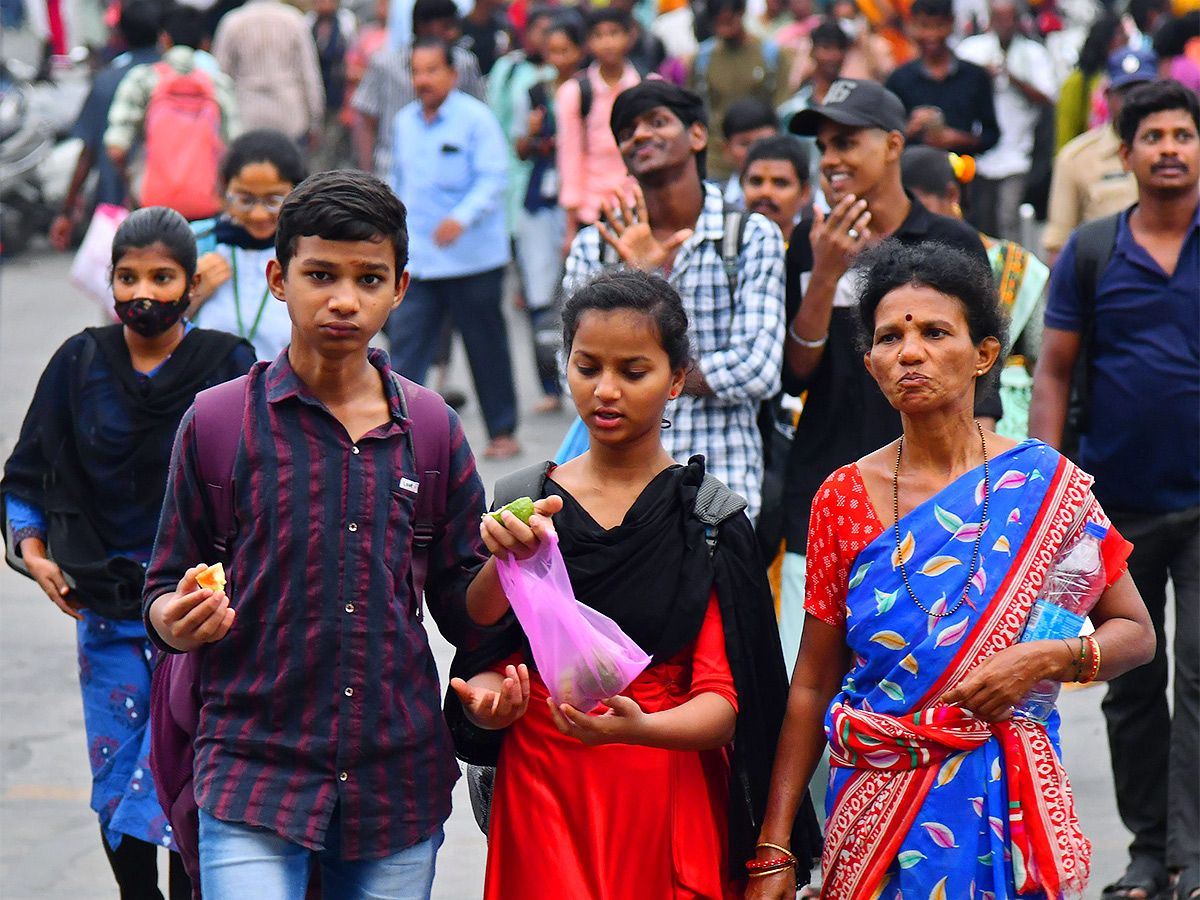 City People Leaving For Home For Sankranti - Sakshi42