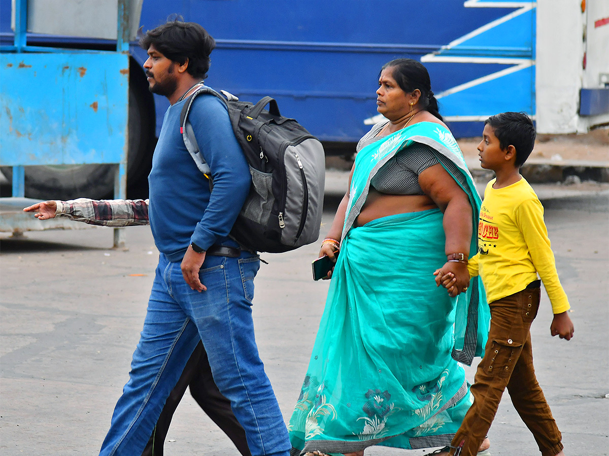 City People Leaving For Home For Sankranti - Sakshi44